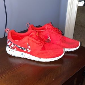 Size 10 American edition Nike Roche’s